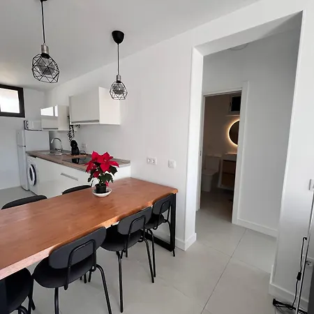 Apartment Seaview Modern In Downtown Los Cristianos (Tenerife)
